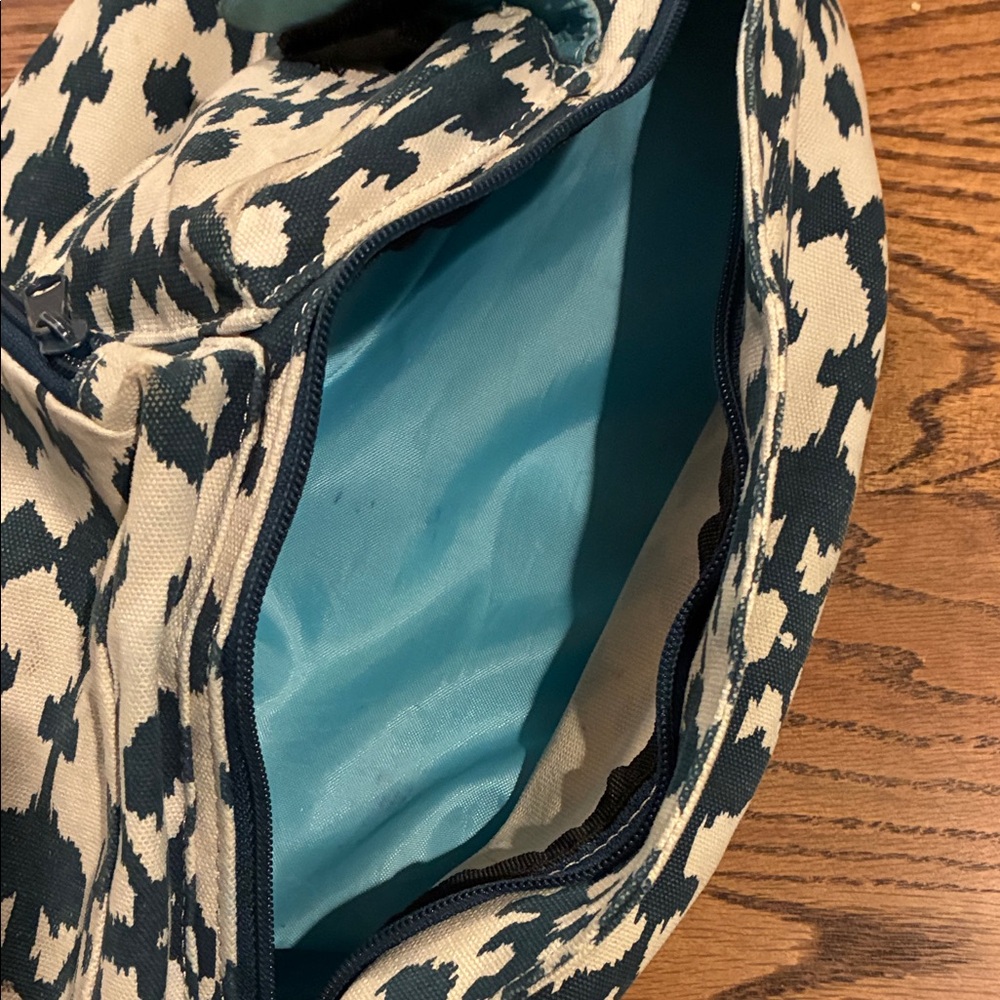 Kavu Navy and White Patterned Sling Bag - Picture 6 of 16